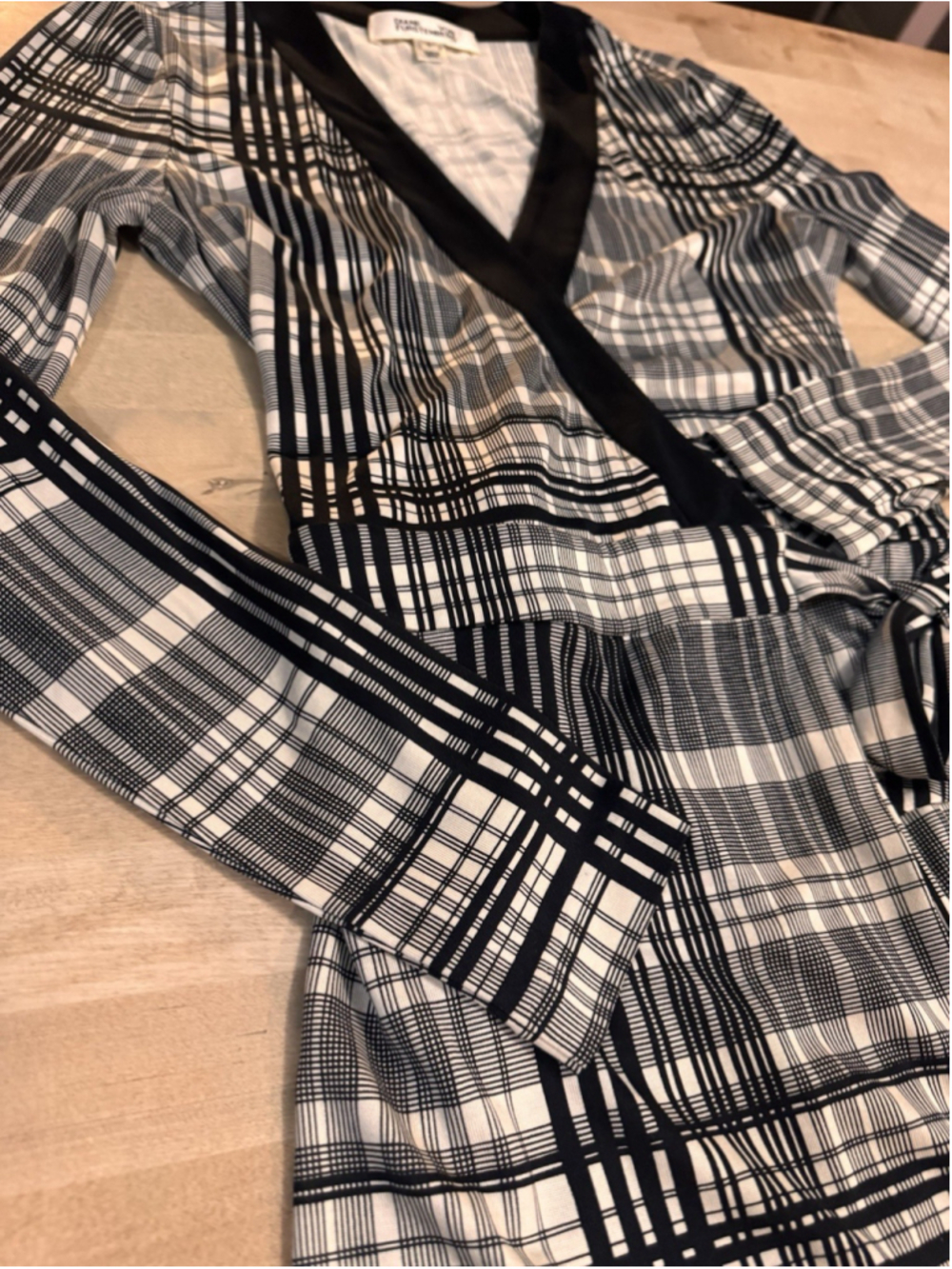 Diane Von Furstenberg Silk Wrap Black And White Plaid Romper Size 8 Classic - Picture 4 of 11